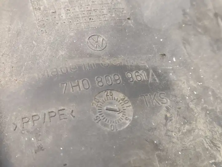 Volkswagen Transporter-Caravelle (2003 - 2009)  7H0809961A Подкрылок