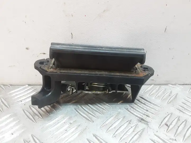 Toyota Corolla Verso E121 (2001 - 2004)   Ручка задней крышки