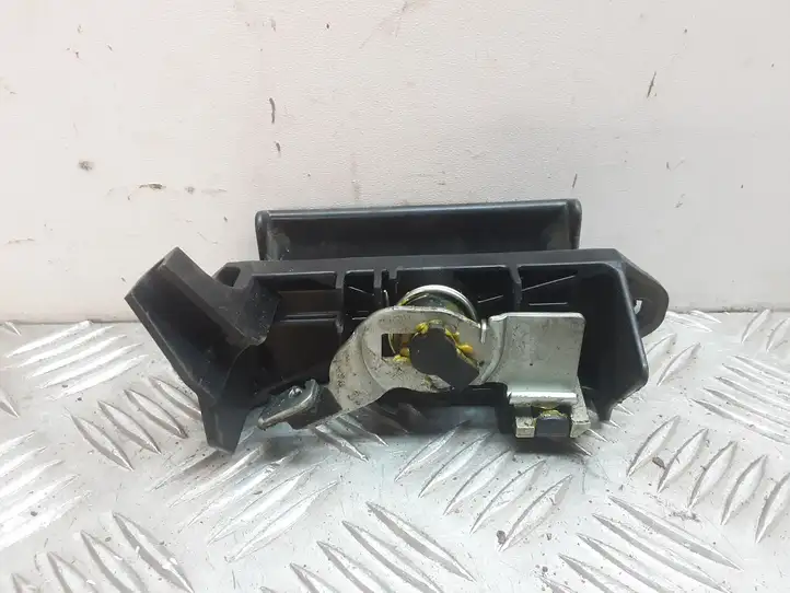 Toyota Corolla Verso E121 (2001 - 2004)   Ручка задней крышки