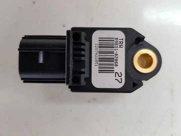 Toyota Auris 150 (2006 - 2012) 8983102060 Датчик удара SRS — фото 1