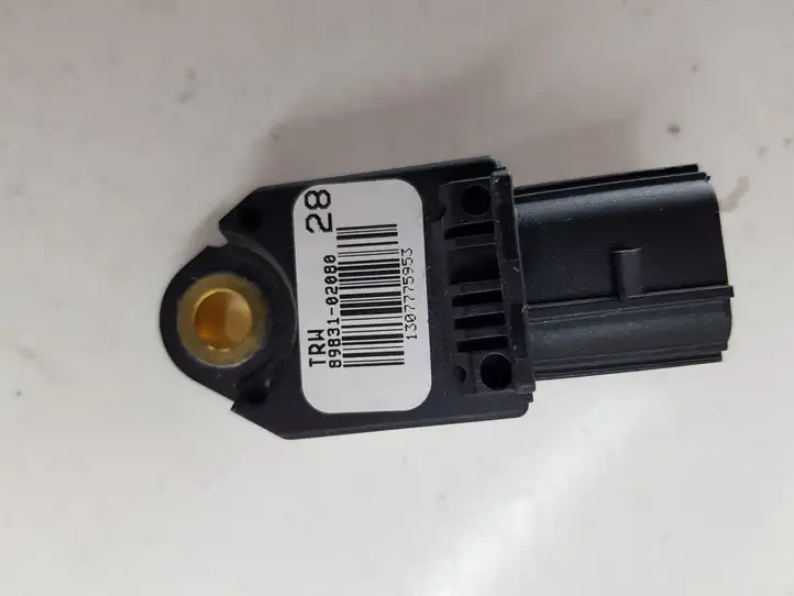 Toyota Auris 150 (2006 - 2012) 8983102080 Датчик удара SRS — фото 1