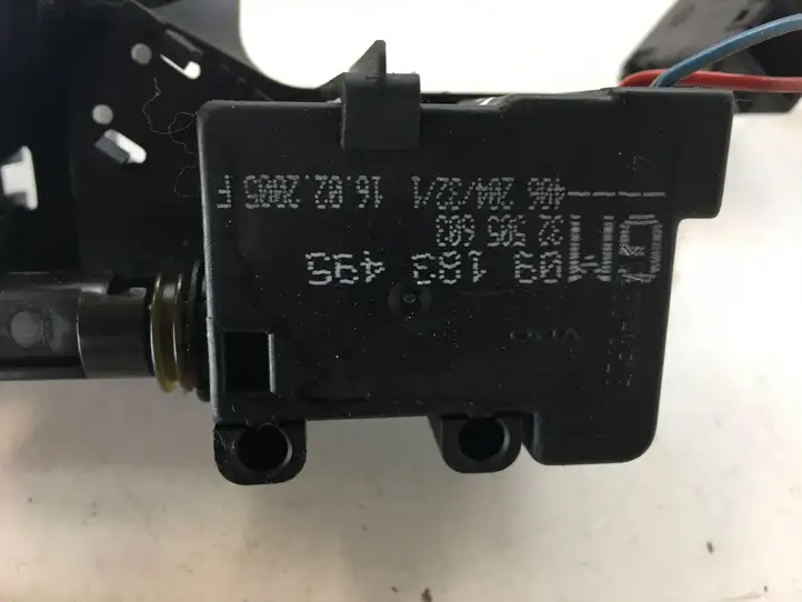 Opel Meriva A (2002 - 2006) GM09183495 Замок крышки багажника — фото 2