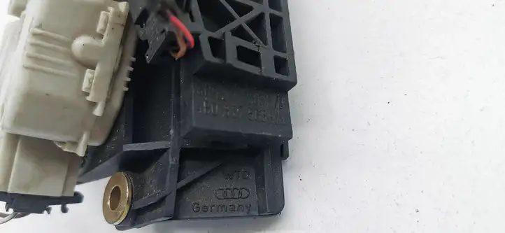 Audi A6 S6 C5 4B (2001 - 2004) 8D9827565HJ Ручка крышки багажника — фото 3