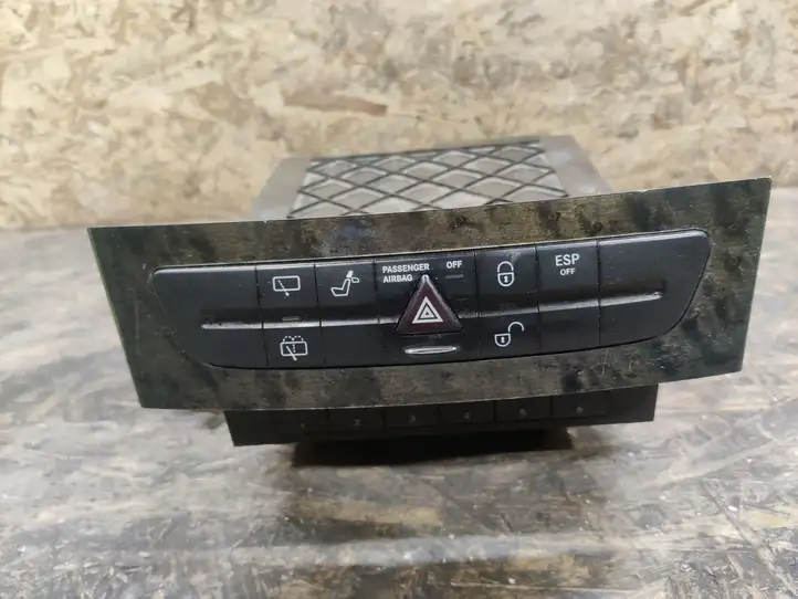 Mercedes-Benz E W211 (2002 - 2009) A2116800552 Блок кнопок на панели — фото 1
