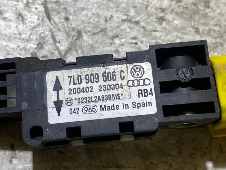 Audi A4 S4 B7 8E 8H (2004 - 2009) 7L0909606C Датчик удара SRS — фото 2