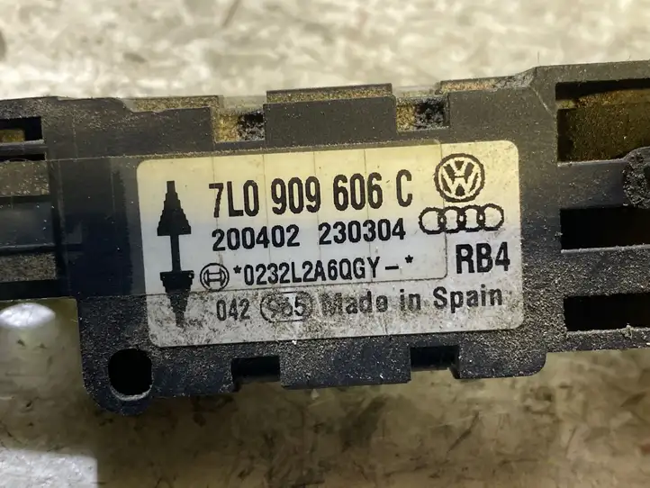 Audi A4 S4 B7 8E 8H (2004 - 2009) 7L0909606C Датчик удара SRS — фото 2