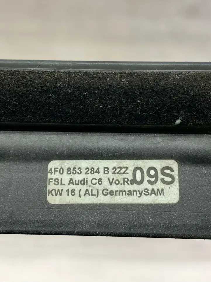 Audi A6 S6 C6 4F (2004 - 2008) 4F0853284B Накладка стекла передней двери — фото 2