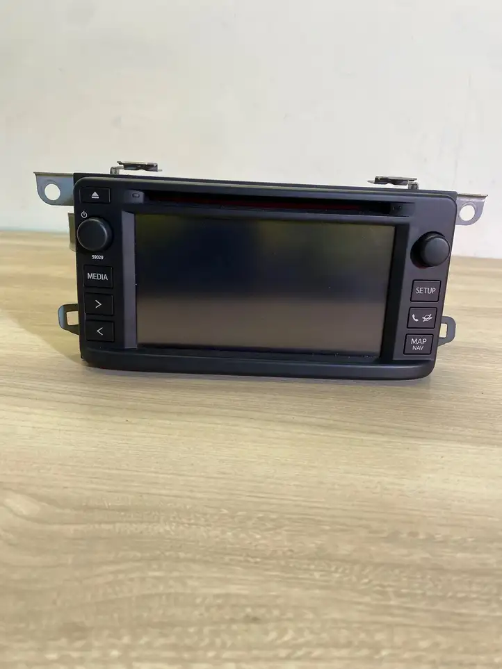 Toyota Auris E180 (2012 - 2018) 10R030232 Магнитола / мультимедийная система — фото 1