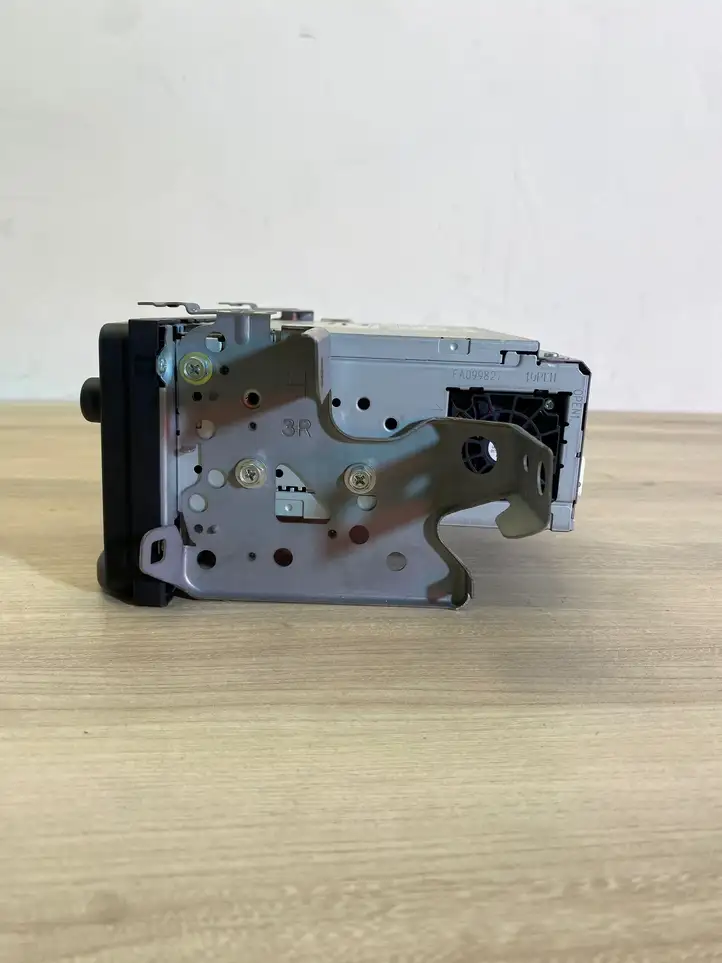 Toyota Auris E180 (2012 - 2018) 10R030232 Магнитола / мультимедийная система — фото 7