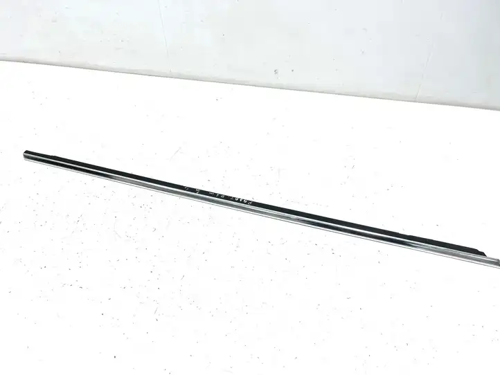 Volkswagen PASSAT B5.5 (2001 - 2005) Накладка стекла передней двери — фото 2