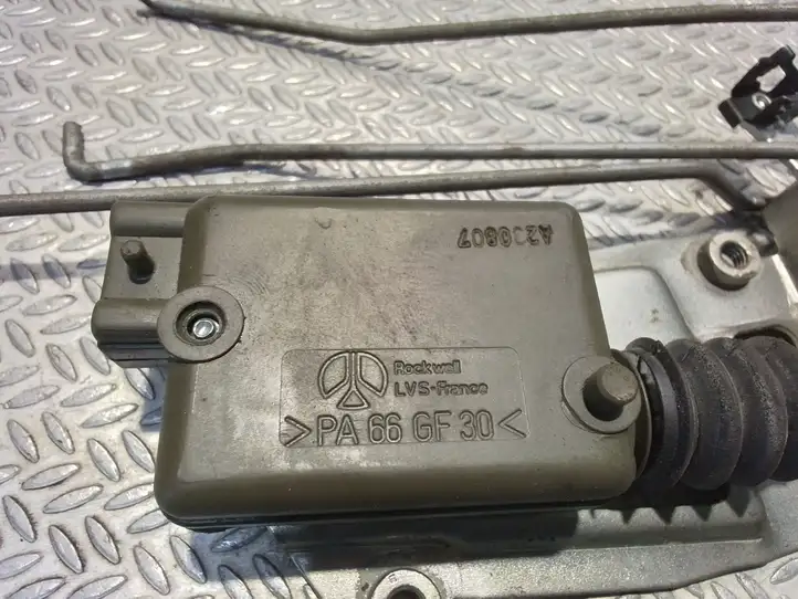 Nissan Interstar (1997 - 2010) 8200360706 Замок раздвижной двери — фото 2