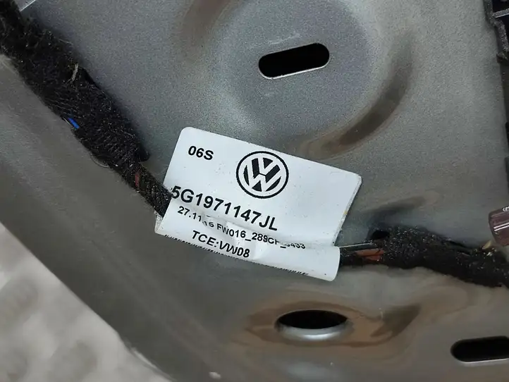 Volkswagen Golf VII (2013 - 2019) Крышка багажника — фото 11
