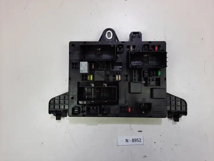 Opel Astra J (2012 - 2015) 365927271 Блок предохранителей — фото 1