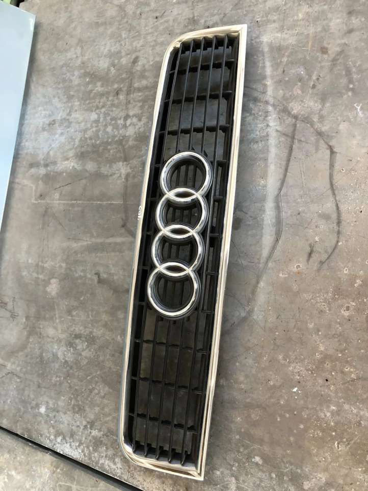 Audi A4 S4 B6 8E 8H Grotelės priekinės