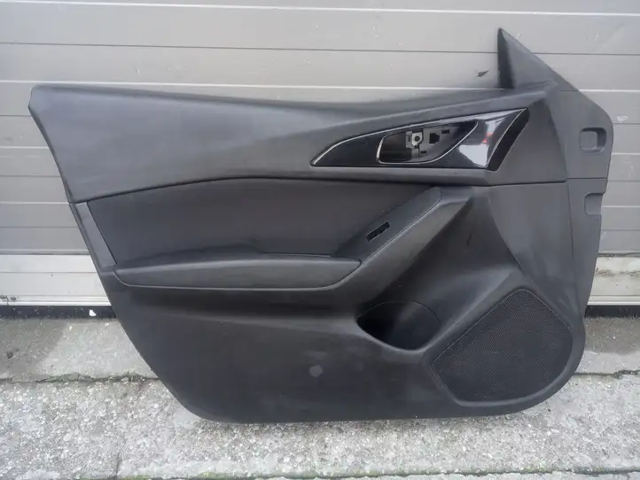 Mazda 3 II (2013 - 2017) Обшивка передней двери — фото 1