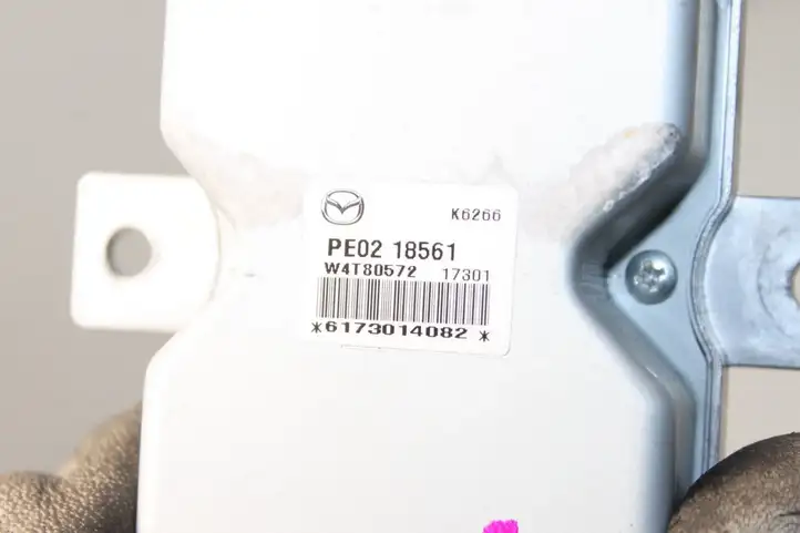 Mazda 3 (2017 - 2019) PE0218561 Блок управления топливным насосом — фото 4