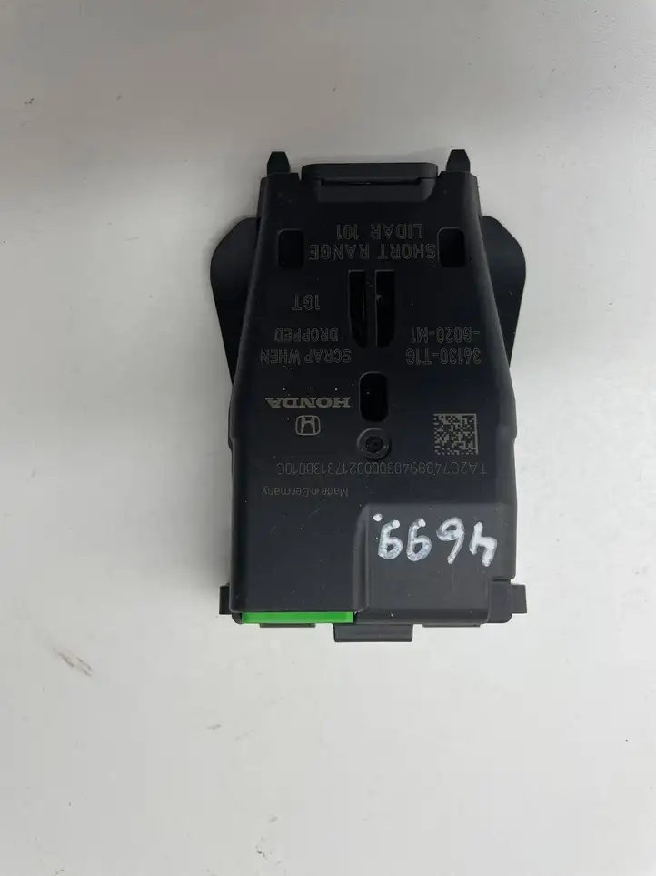 Honda CR-V (2012 - 2016) 36130-T1G-G020-M1 Камера в лобовом стекле — фото 3