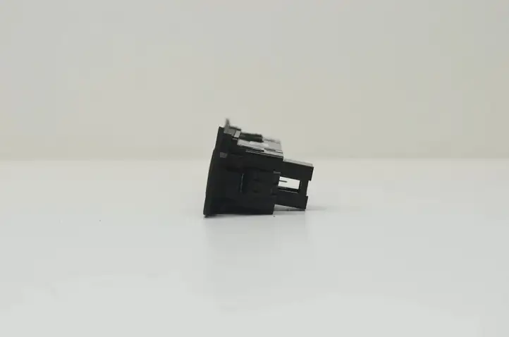 BMW 3 F30 F35 F31 (2012 - 2018) 9252920 Кнопка фаркопа в багажнике — фото 5
