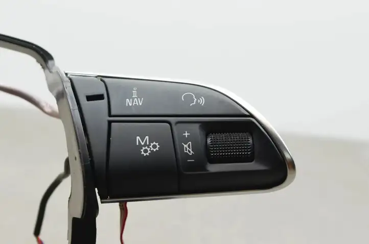 Audi A8 S8 D4 4H (2013 - 2017) 4H0419091AA Кнопка фаркопа в багажнике — фото 10