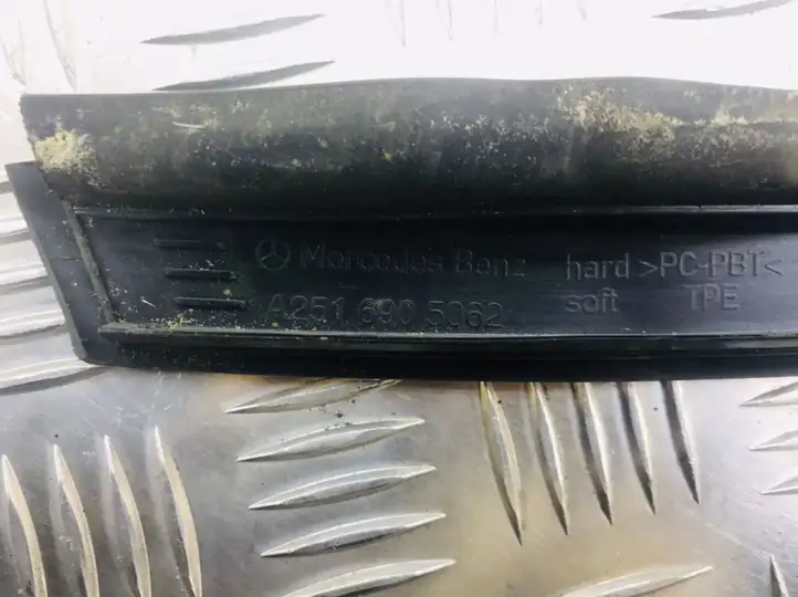 Mercedes-Benz R W251 (2005 - 2013) A2516905062 Накладка стоек лобового стекла — фото 2