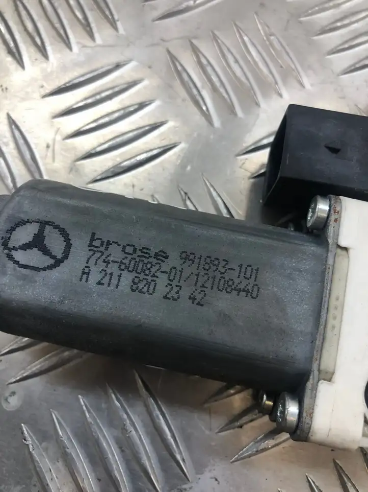 Mercedes-Benz E W211 (2002 - 2009) A2118202342 Стеклоподъемник задней двери — фото 2