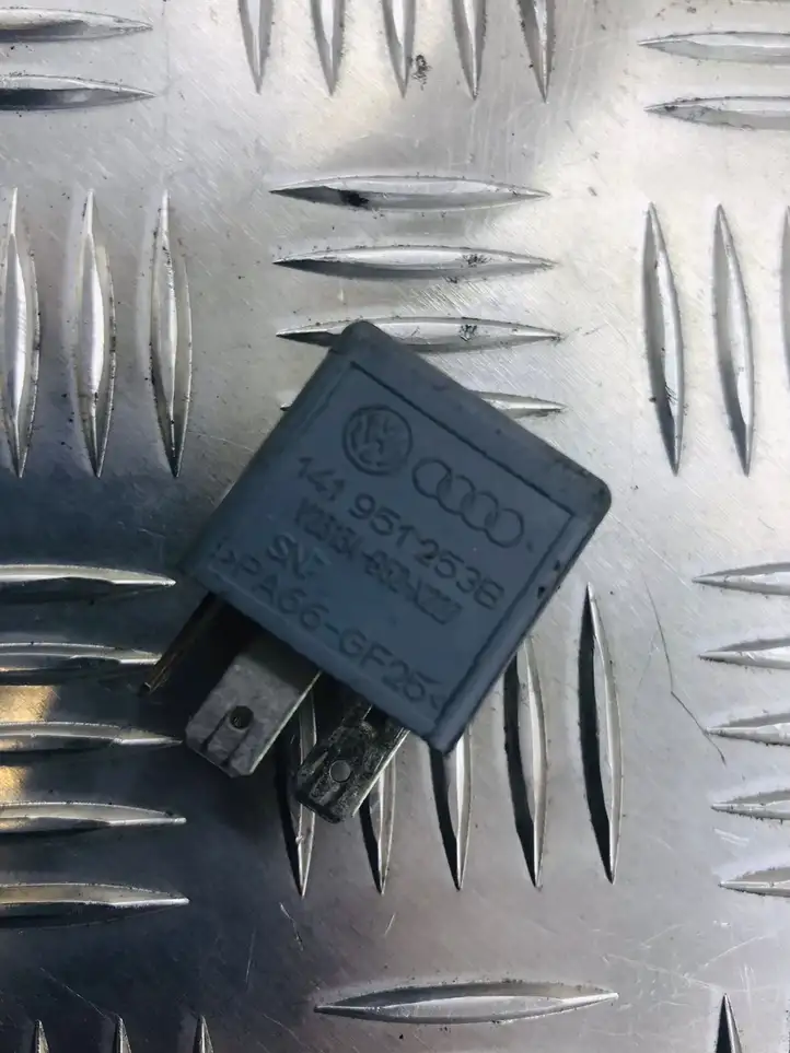 Audi A8 S8 D3 4E (2005 - 2007) 141951253 Другое реле — фото 3