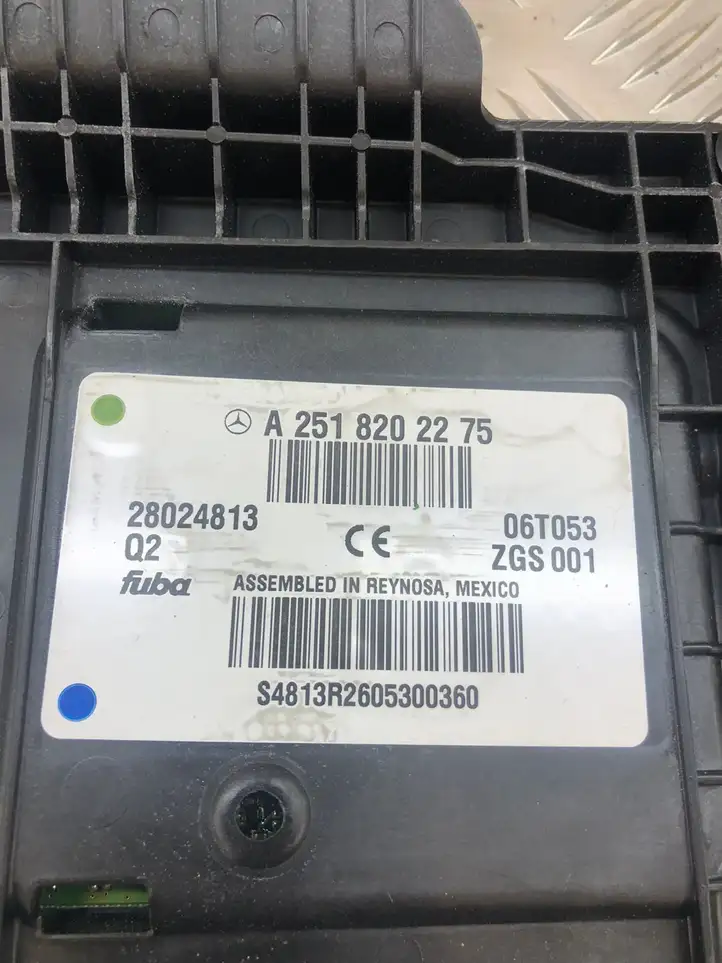Mercedes-Benz R W251 (2005 - 2013) A2518202275 Усилитель антенны — фото 3