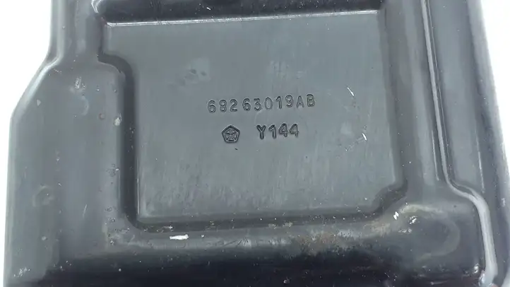 Jeep Grand Cherokee (2010 - 2021) 68263019AB Площадка аккумулятора — фото 2