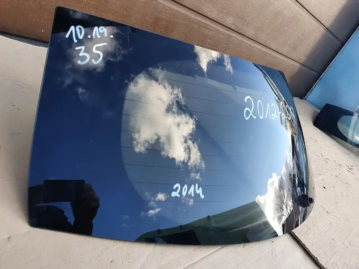 Nissan Leaf I (ZE0) (2010 - 2017) LEAF Открывающееся стекло крышки багажника — фото 11