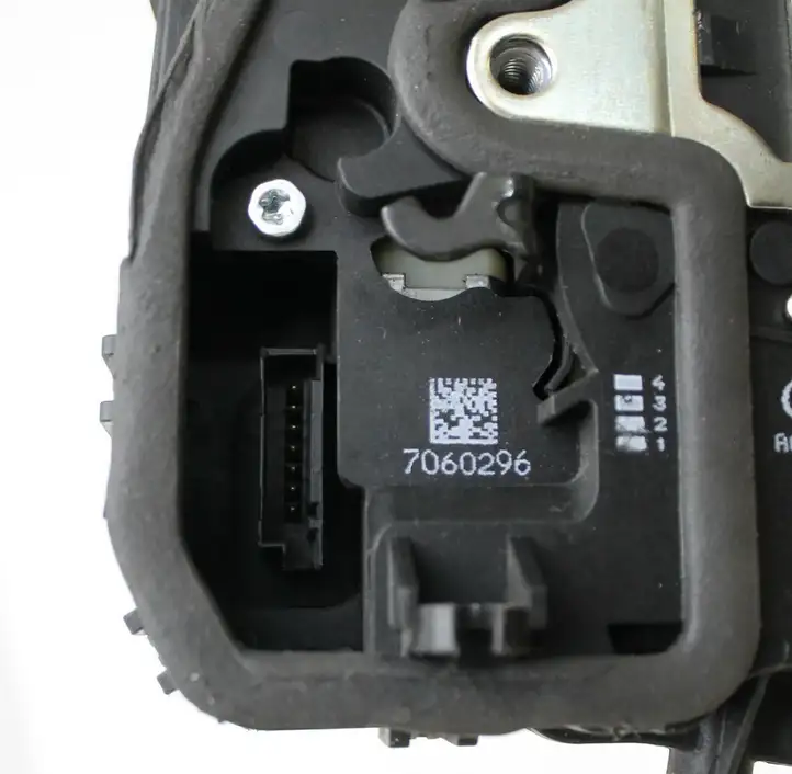 BMW 3 E90 E91 (2005 - 2012) 7060296 Замок задней двери — фото 4