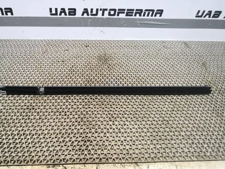 Volkswagen Tiguan (2016 - 2020) 5NA839479 Уплотнитель стекла задней двери — фото 6