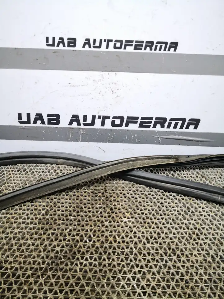Hyundai i30 (2012 - 2015) Уплотнитель багажной двери (кузов) — фото 3