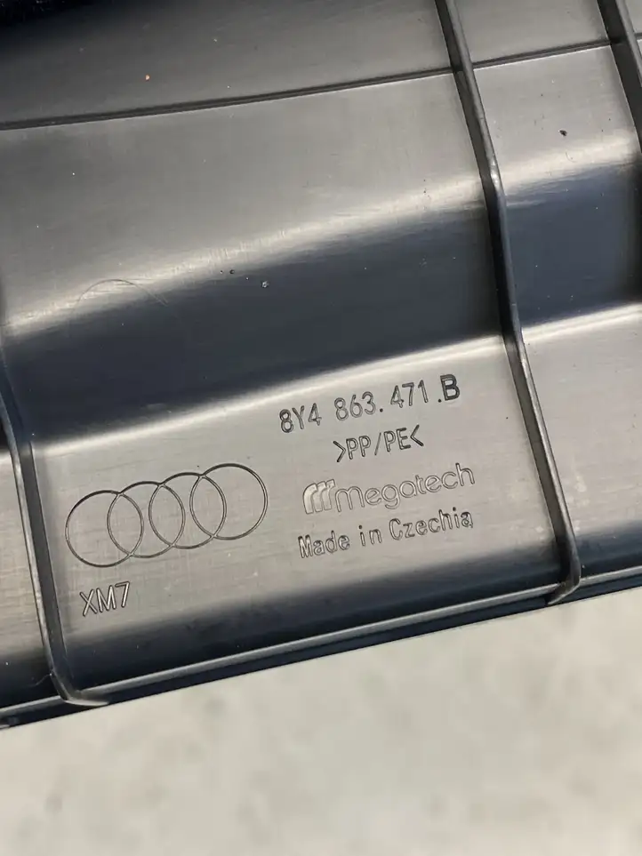 Audi A3/S3 8Y (2020 - ) 8Y4863471B Отделка порога багажника — фото 4