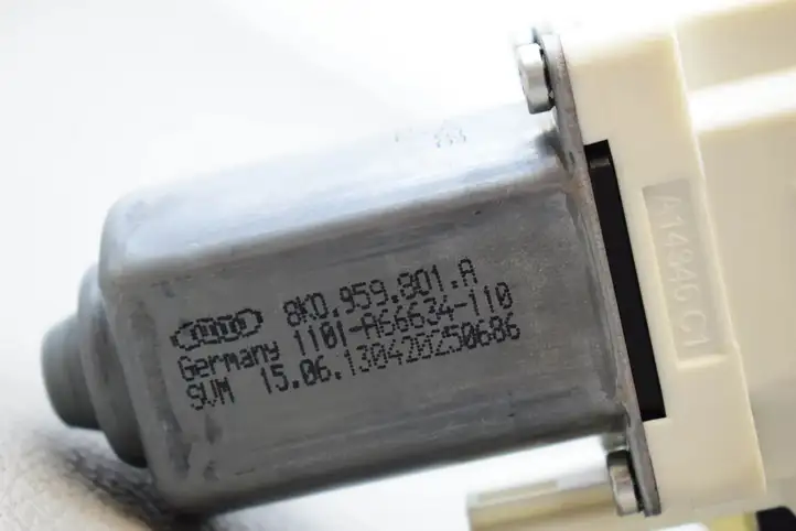 Audi A5 8T 8F (2011 - 2016) 8K0959801A Стеклоподъемник задней двери — фото 9