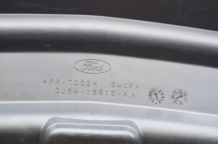 Ford Kuga II (2013 - 2019) GJ5416613AA Облицовка радиатора — фото 3