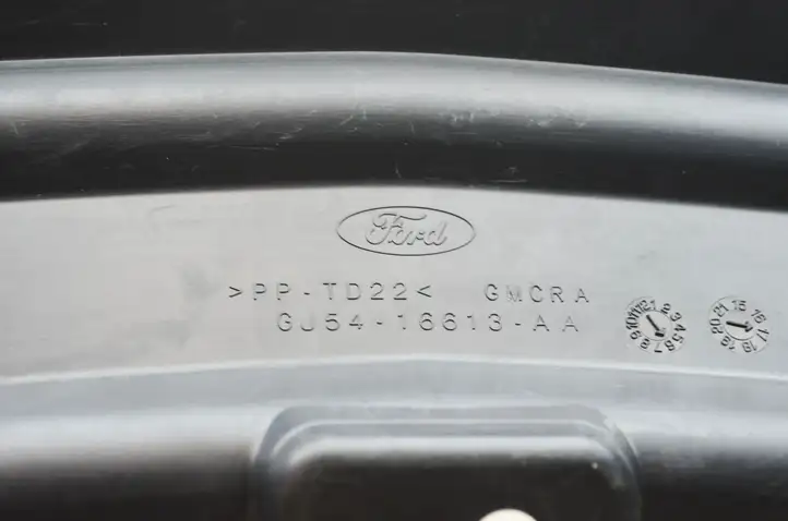 Ford Kuga II (2013 - 2019) GJ5416613AA Облицовка радиатора — фото 4