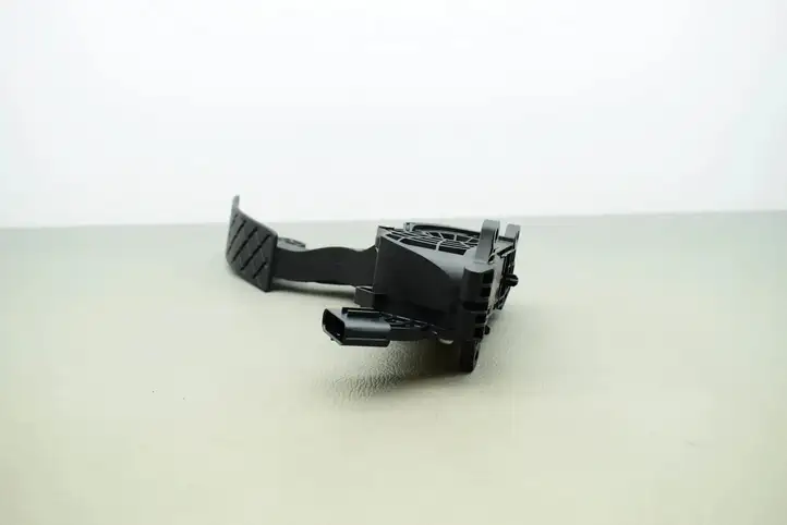 Skoda Rapid (NH) (2012 - 2019) 6R1721503H Педаль акселератора — фото 2