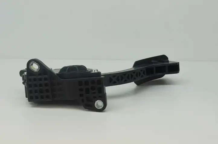 Toyota Prius (XW30) (2009 - 2015) 7811012050 Педаль акселератора — фото 2