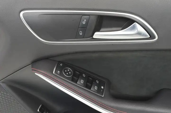 Mercedes-Benz A W176 (2012 - 2018) A2467201448 Обшивка передней двери — фото 5