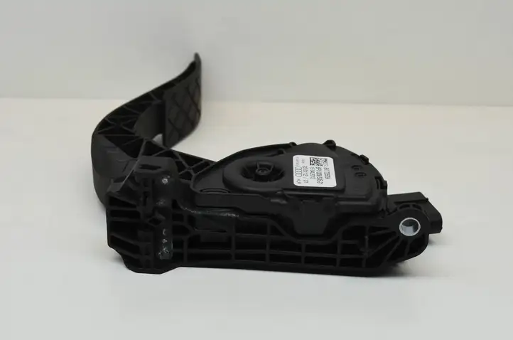 Audi A4 S4 B8 8K (2011 - 2015) 8K1723523A Педаль акселератора — фото 5