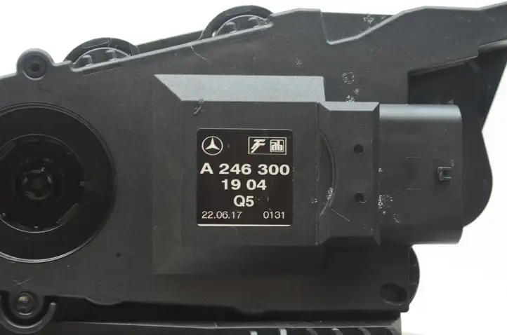 Mercedes-Benz A W176 (2012 - 2018) A2463001904 Педаль акселератора — фото 9
