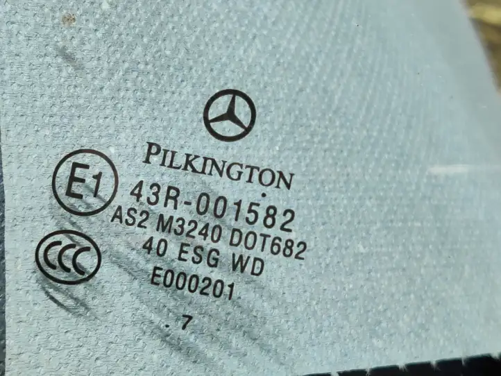 Mercedes-Benz C W204 (2007 - 2014) Стекло задней двери — фото 2