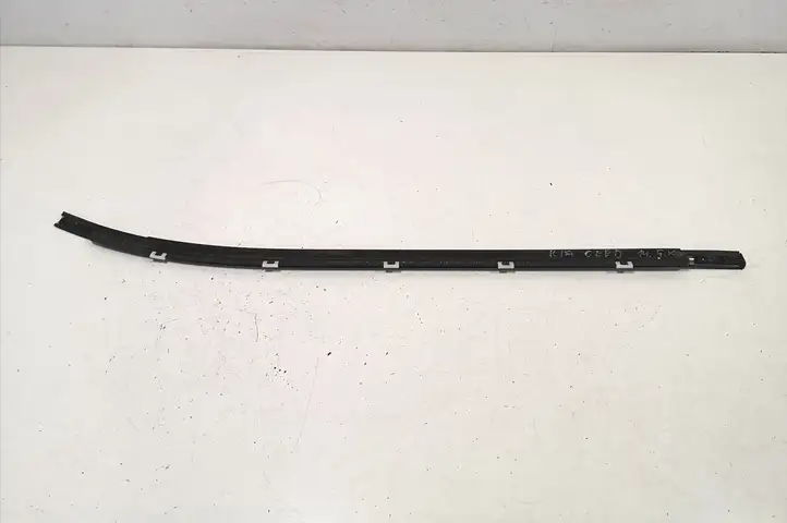 Kia Ceed (2012 - 2015) Молдинги задней двери — фото 3