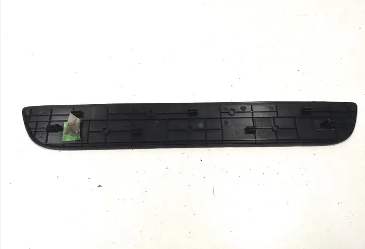 Kia Ceed (2012 - 2015) 85883A2000 Внутренняя отделка переднего порога — фото 2