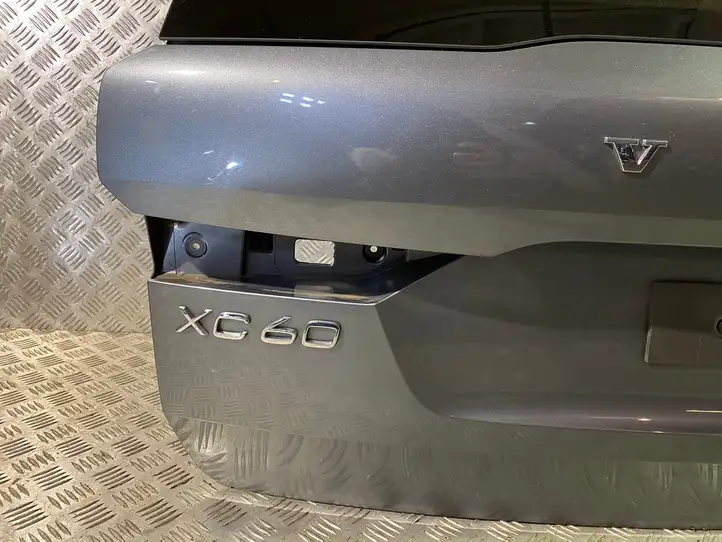 Volvo XC60 (2017 - ) Крышка багажника — фото 3