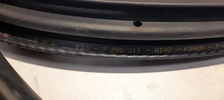 BMW 3 F30 F35 F31 (2012 - 2018) 7258311 Уплотнитель кузова — фото 2