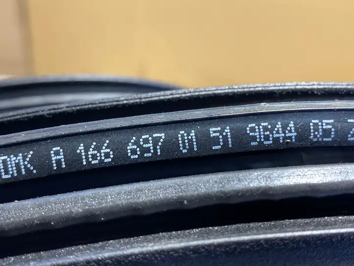 Mercedes-Benz GLE W166/C292 (2015 - 2019) A1666970151 Уплотнитель задней двери — фото 3
