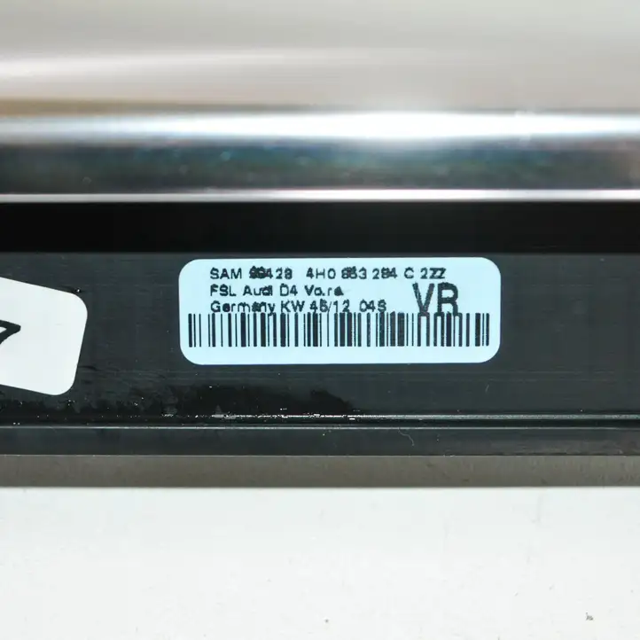 Audi A8 S8 D4 4H (2010 - 2014) 4H0863284C Накладка стекла двери — фото 7