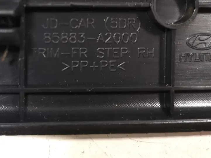 Kia Ceed (2012 - 2015) 85883A2000 Внутренняя отделка переднего порога — фото 2