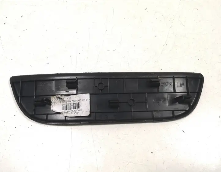 Kia Ceed (2012 - 2015) 85878A2000 Внутренняя отделка заднего порога — фото 3
